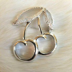 VTg Sarah Coventry Cherry‎ Brooch Pin 1620